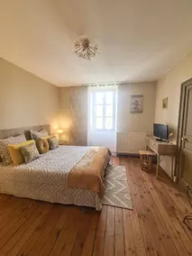 Chambre chez l'habitant avec jardin, terrasse et piscine | Vue jardin - Image 3