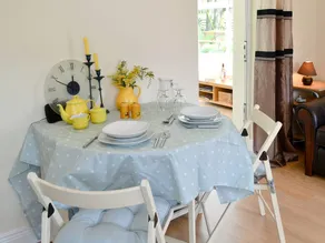 Cottage with garden & pool - Image 3