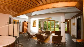 Flat with garden, hot tub & barbeque | Perfect for remote work - Image 3
