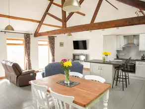 Fully equipped cottage with garden & jacuzzi | Pet-friendly - Image 4