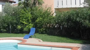 Appartement de vacances avec terrasse, piscine et jardin - Image 2