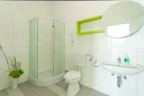 Flat with garden, fast internet & barbecue - Image 4