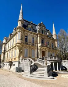 Charmant appartement de vacances avec terrasse, jardin et barbecue | Vue jardin - Image 4