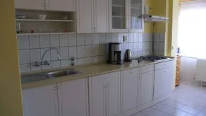 Charming apartment with garden - Image 5