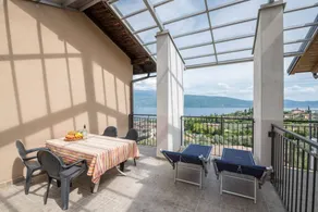 Appartement avec terrasse, internet haut débit et jacuzzi | Vue jardin - Image 2
