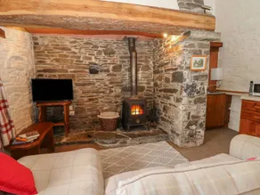 Cottage with barbeque & garden - Image 3