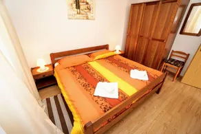 Charming flat with garden, terrace & BBQ | Garden view | Next to the beach | Pets allowed - Image 2