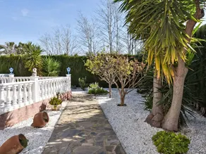Holiday home with terrace, garden & private pool - Image 4