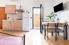 Flat with terrace - Image 2
