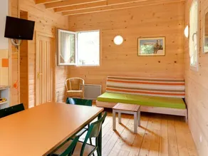 Chalet with heated pool & terrace - Image 5