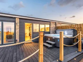 Family Haven with Hot Tub - Private Sauna Option Available - Image 2