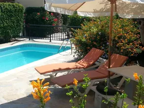 Flat with BBQ, pool & garden - Image 4