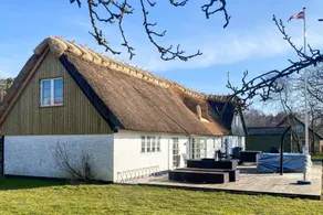 Holiday home with terrace, garden & sauna - Image 3