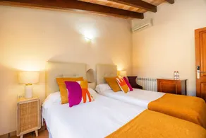 Beautiful aparthotel with terrace, garden & fast internet | Garden view - Image 5