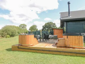 Cottage with garden, sauna & barbecue - Image 2