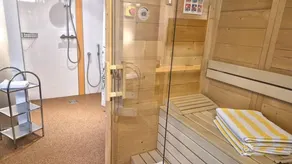Apartment with sauna & garden - Image 5