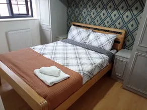 Merveilleuse maison adaptée aux familles avec jardin | Avec animaux acceptés - Image 2
