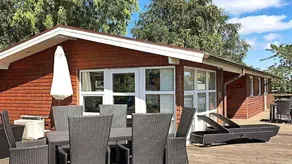 Holiday home with hot tub, barbeque & sauna | Next to the beach | Pet-friendly - Image 3
