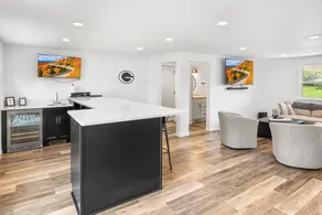 Prime Spot Fully Renovated Near Lambeau Titletown - Image 3