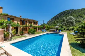 Fully equipped villa with barbeque, jacuzzi & garden - Image 3