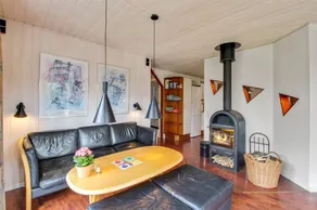 Holiday home with sauna, garden & terrace - Image 2