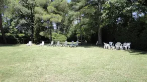 Hébergement avec piscine, barbecue et jardin | Vue panoramique - Image 3