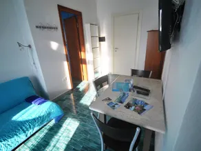 Agréable appartement de vacances adapté aux familles avec barbecue, jardin et piscine - Image 3