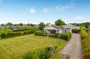 Fully equipped spacious holiday home with terrace & barbecue | Sea view | Beach nearby | Dogs allowed - Image 2