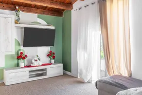 Appartement de vacances avec jardin, internet haut débit et piscine | Vue jardin - Image 4