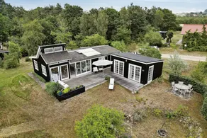 Children-friendly holiday home with barbeque & terrace | Sea view - Image 2