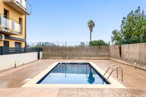 Flat with private pool & garden | River view - Image 2