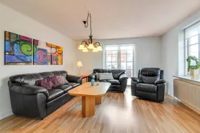 Holiday home with terrace & garden - Image 2
