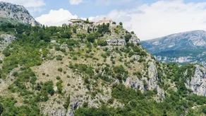 Holiday home with terrace & BBQ | Mountain view - Image 5
