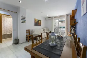 Flat with terrace & pool - Image 4