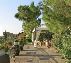 Agriturismo Collina San Michele: Camera Delle Erbe Aromatiche con Giardino e Piscina Condivisa - Image 4