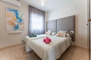 Flat with garden, terrace & pool - Image 5