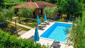 Familienorientiertes weiträumiges Ferienhaus mit privatem Pool, Garten und Terrasse - Image 2