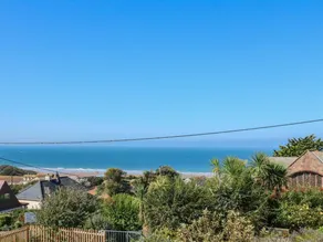 Child-friendly cottage with garden & jacuzzi | Beach view | Next to the beach | Pets are welcome - Image 3