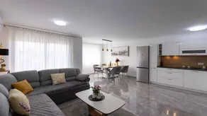 Flat with terrace - Image 4