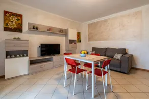 Children-friendly flat with garden & pool | Lake view - Image 4