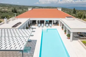 Fully equipped villa with fast internet, garden & hot tub | Sea view | Pet-friendly - Image 5