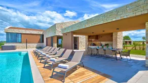 Fully equipped villa with barbecue, terrace & private pool | Pet-friendly - Image 3