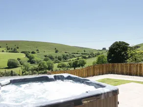 Fully equipped cottage with garden & jacuzzi | Pet-friendly - Image 2