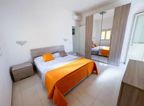 Apartamento vacacional con jardín - Image 3