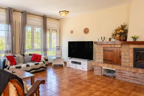 Holiday home with jacuzzi, terrace & BBQ | Mountain view - Image 5