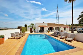 Villa avec terrasse, jardin et piscine privée | Vue ville - Image 5