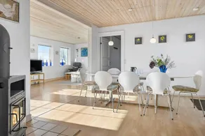 Holiday home with terrace & barbecue | Sea view - Image 4