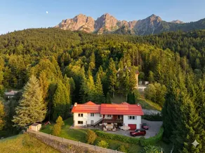 Encantadora casa vacacional apropiada para familias con jacuzzi, barbacoa y jardín | Vistas al jardín - Image 2