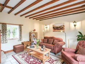 Cottage with garden | River view - Image 3