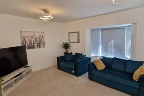 Peterborough - House - Sleeps 8 - Parking - Garden - Image 2